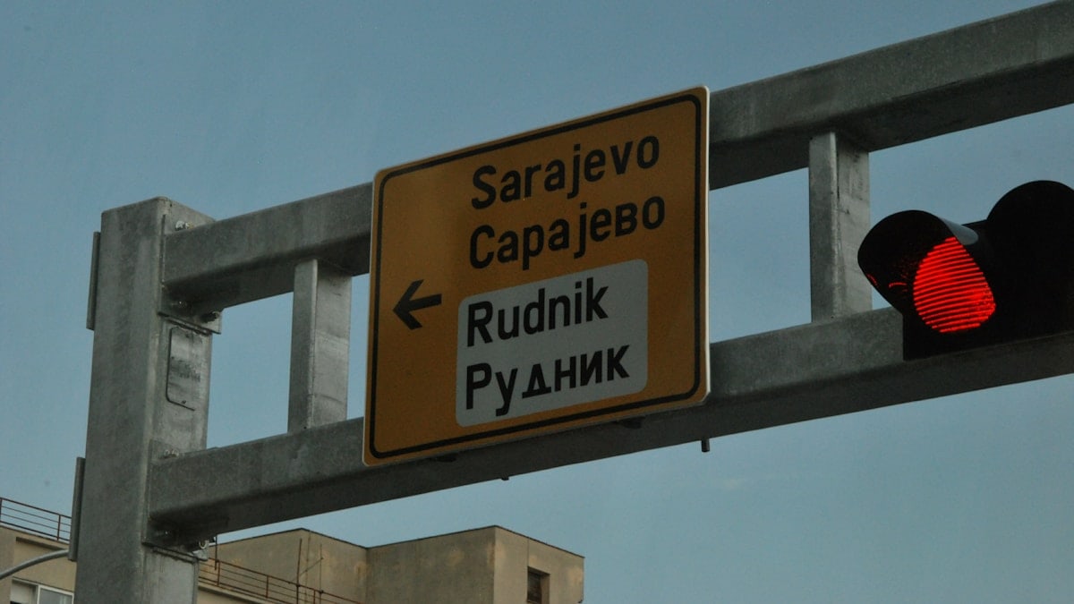 Road sign pointing towards sarajevo and rudnik